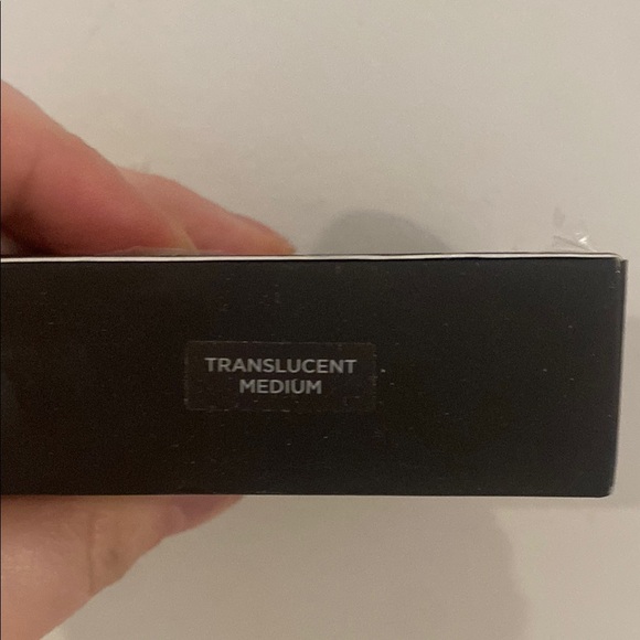 Laura Mercier Luminous Pressed Powder translucent, medium - Picture 2 of 2